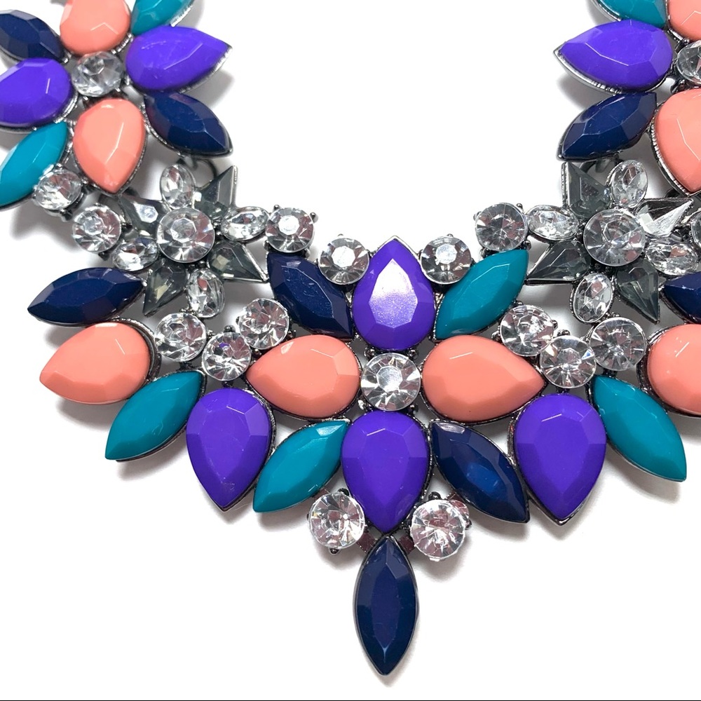 (3/$15) Floral statement necklace - Picture 3 of 4